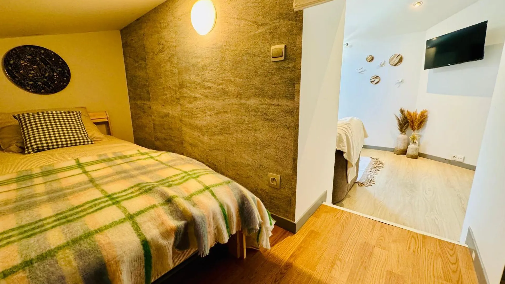 Suite Erasmus Lyon 0*,